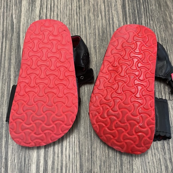 Minnie Mouse size 6 sandals - Picture 3 of 3